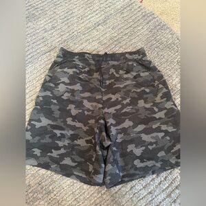 lululemon athletica Men's Gray Camo Athletic Shorts